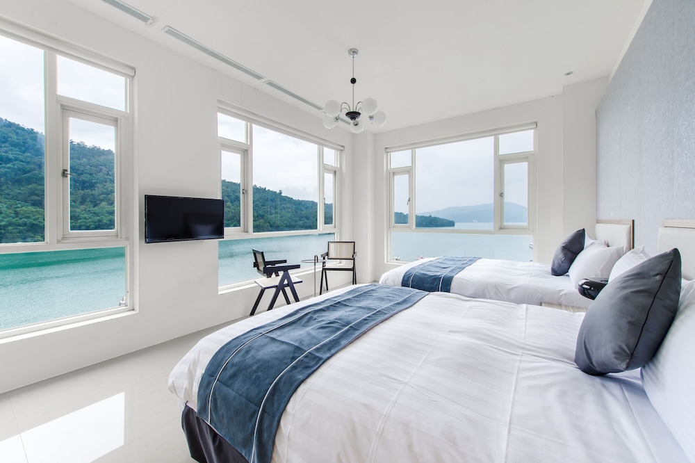 Deluxe Quadruple Room, Lake View - Photo 5