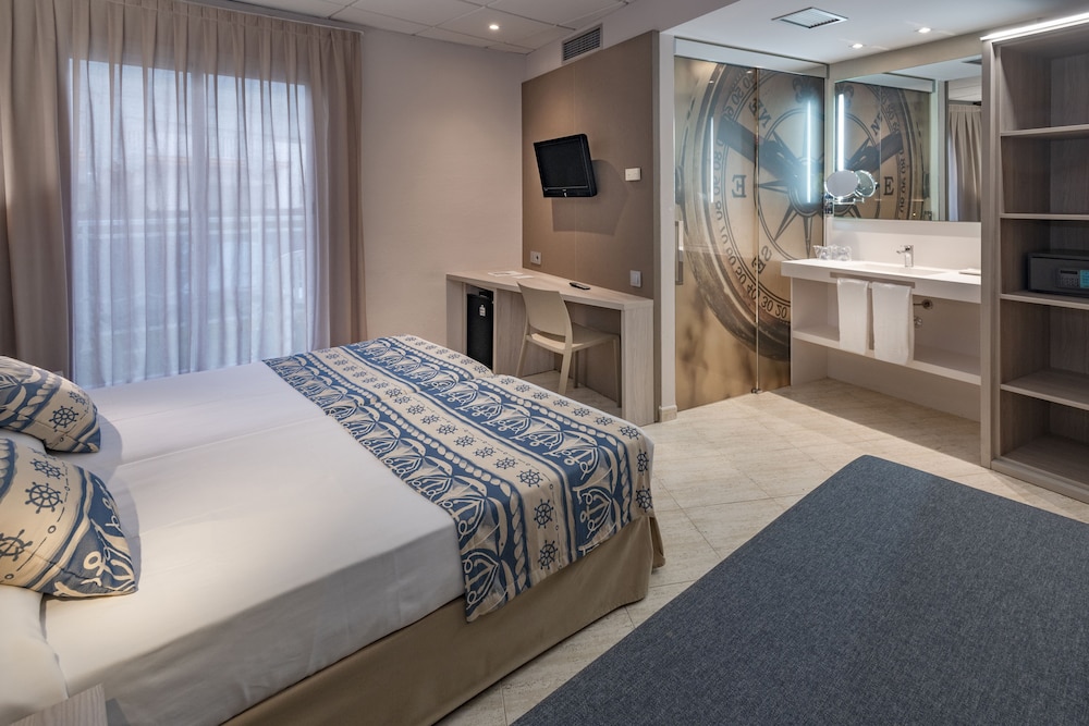 Standard Double or Twin Room, Balcony - Photo 5