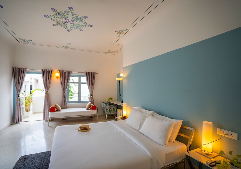 Deluxe Double Room with Balcony - Photo 1