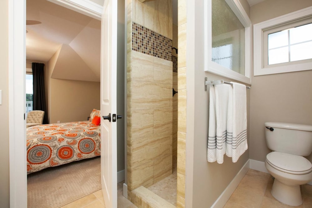 Condo, 4 Bedrooms, Hot Tub, Lake View photo 2