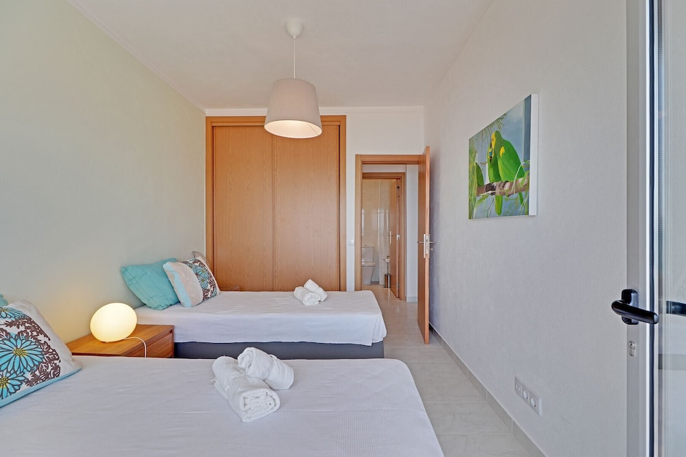 Apartment, 2 Bedrooms, Terrace, Sea Facing photo 3