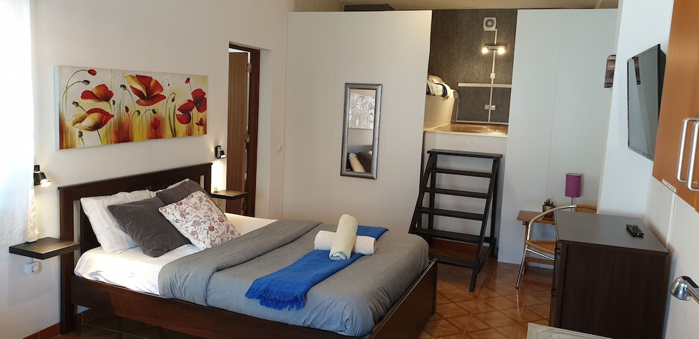 Deluxe Suite, Multiple Beds, Kitchenette photo 2