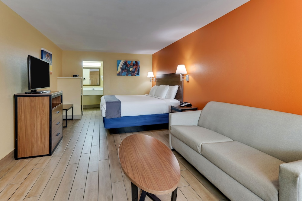 Standard Room, 1 King Bed - Photo 1