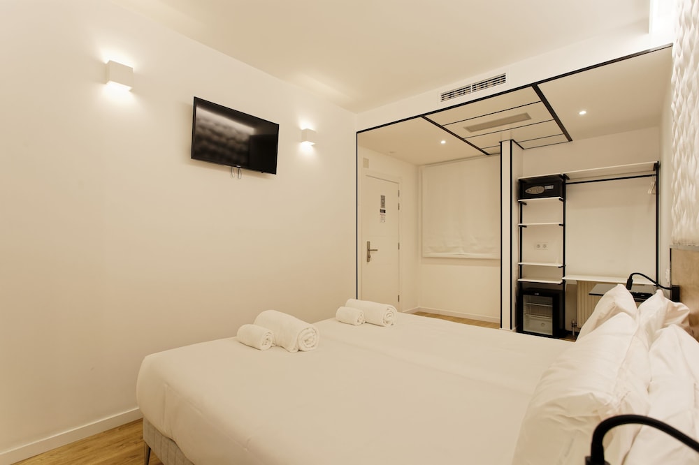 Economy Twin Room photo 3