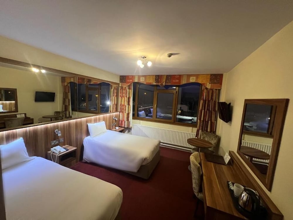 Standard Twin Room, 2 Twin Beds photo 3