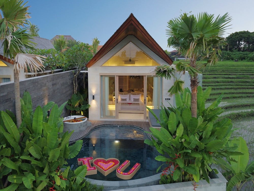 Royal Smart 1 Bedroom Villa with Private Pool & Hot Tub - Photo 9