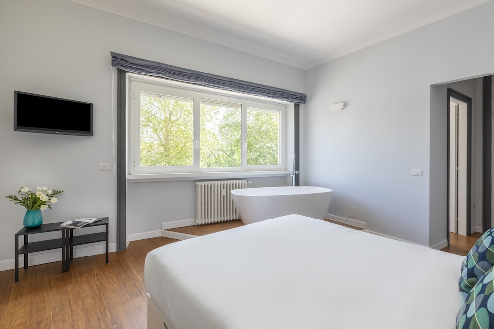 Deluxe Studio Suite photo 2