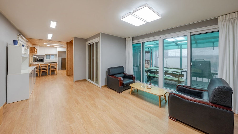 Basic Room, 1 Bedroom (Stay Shod 2 – Family Room (Local BBQ))