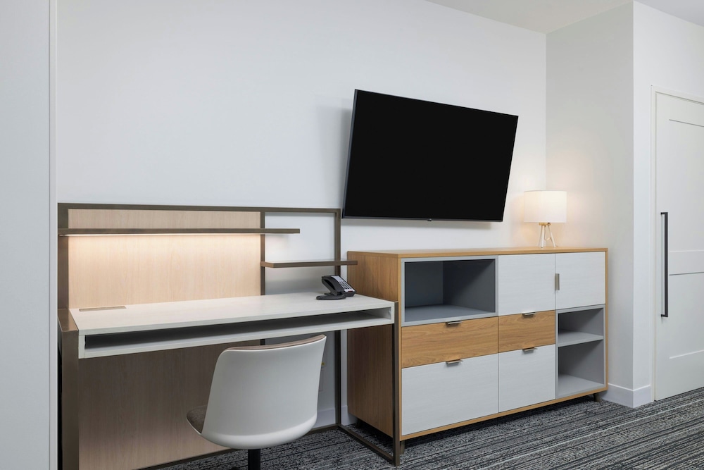 Standard Studio Suite, 2 Queen Beds (Hearing Accessible) - Photo 6