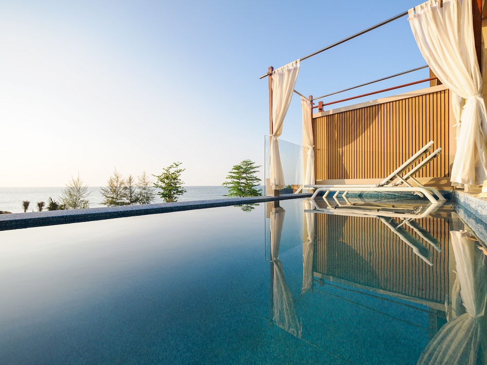 Seaview Pool Suite - Photo 7