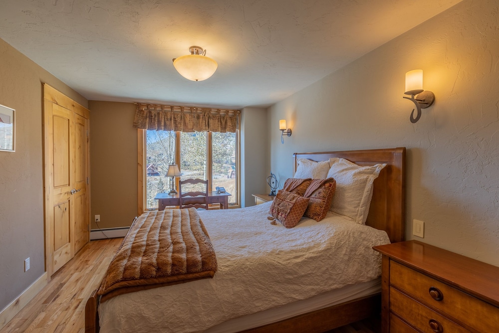 Premium Room (Not Pet Friendly and No Elevator) photo 1