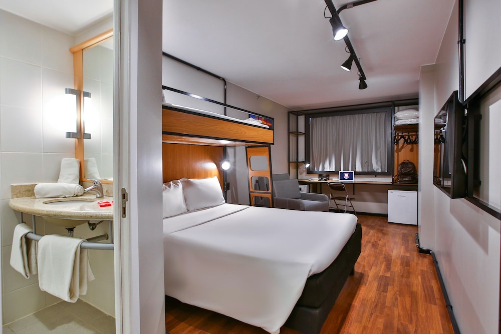 Standard Room, Multiple Beds photo 3