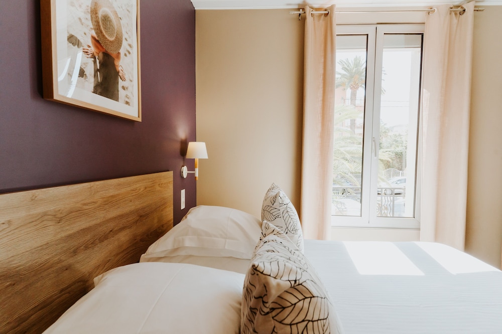 Standard Double Room - Photo 17