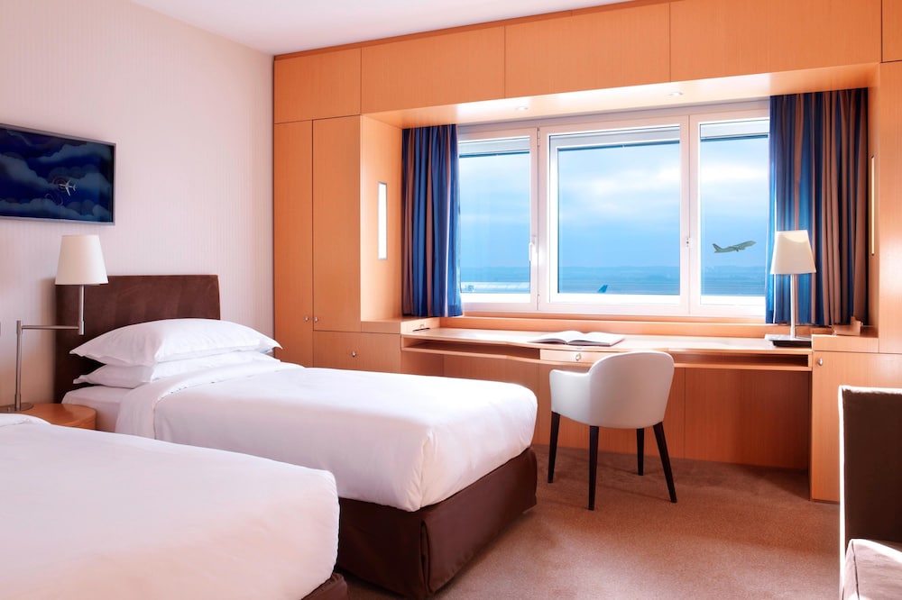 Deluxe Room, 2 Twin Beds - Photo 1