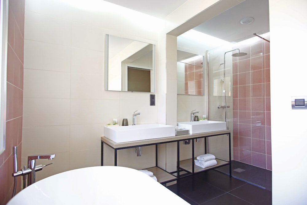 Deluxe Double or Twin Room, City View photo 2