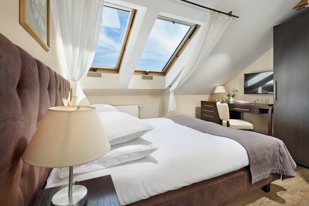 Superior Double or Twin Room - Photo 5