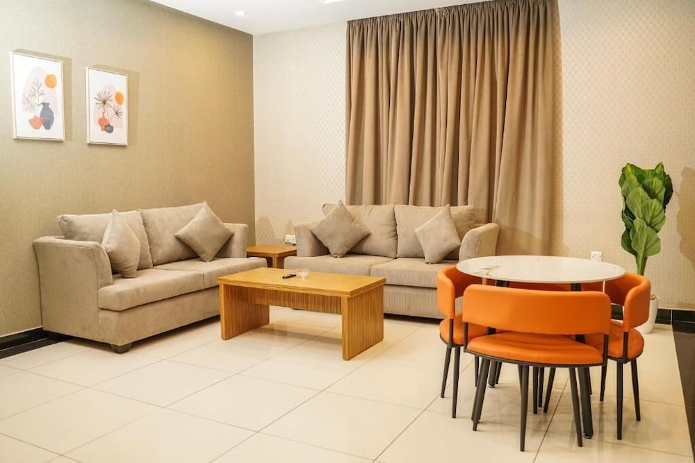 Two Bedroom Deluxe Apartment - Photo 8