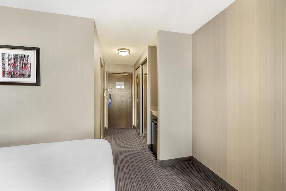 Standard Room, 2 Queen Beds, Non Smoking, Refrigerator - Photo 3