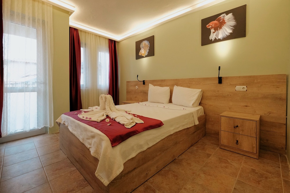 Standard Double or Twin Room, Mountain View, Poolside