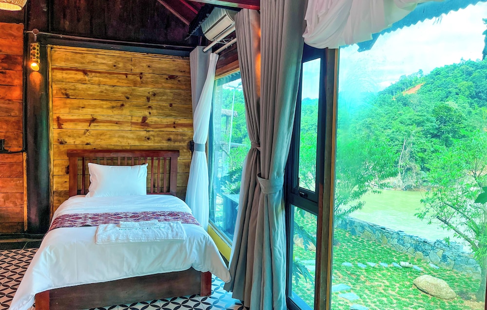 Triple Room, Balcony, River View photo 3