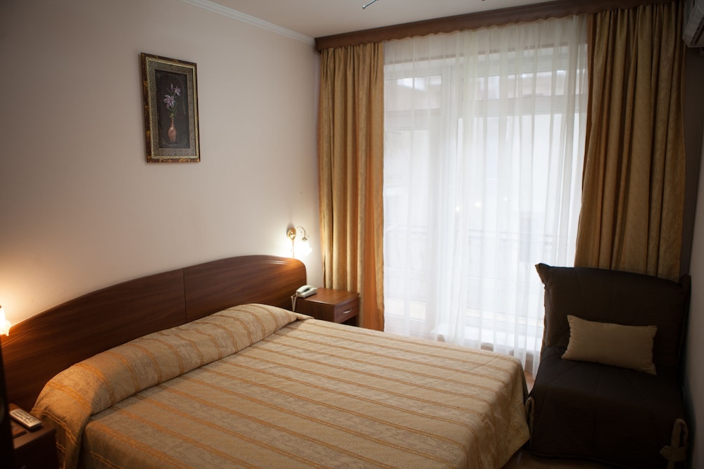 Standard Double or Twin Room, Balcony photo 2