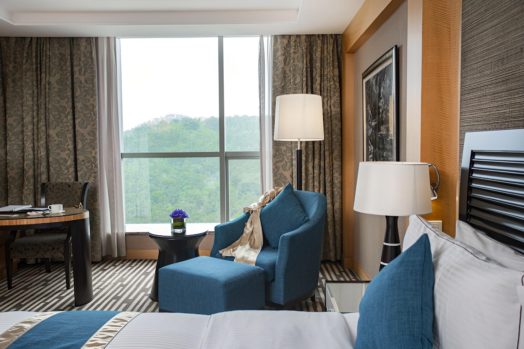 King bed Deluxe Room photo 2