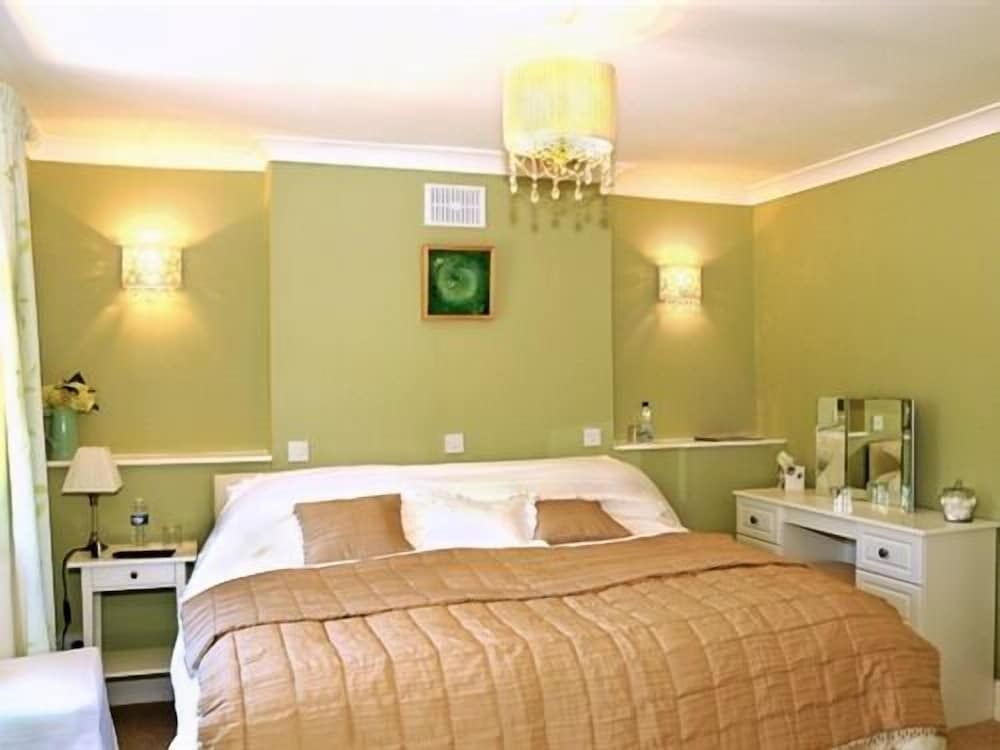 Double or Twin Room, Ensuite (GREEN)