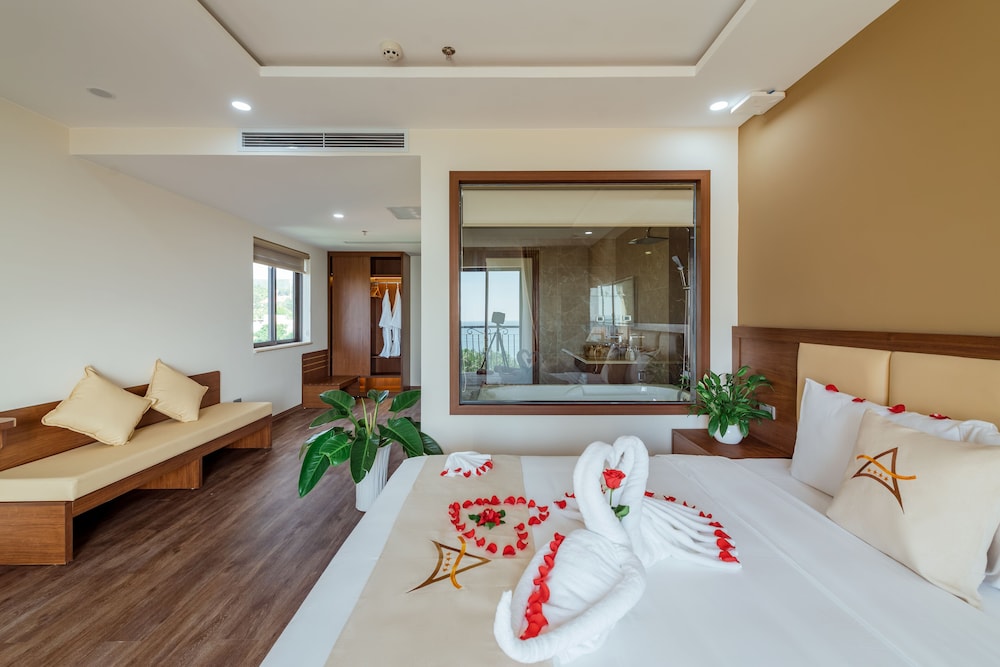 Signature Suite, 2 Bedrooms, Bathtub, Ocean View photo 1