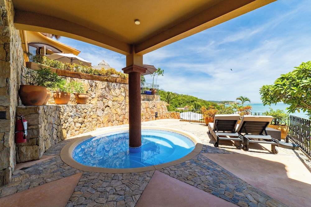 Honey Moon Suite With Private Pool photo 3