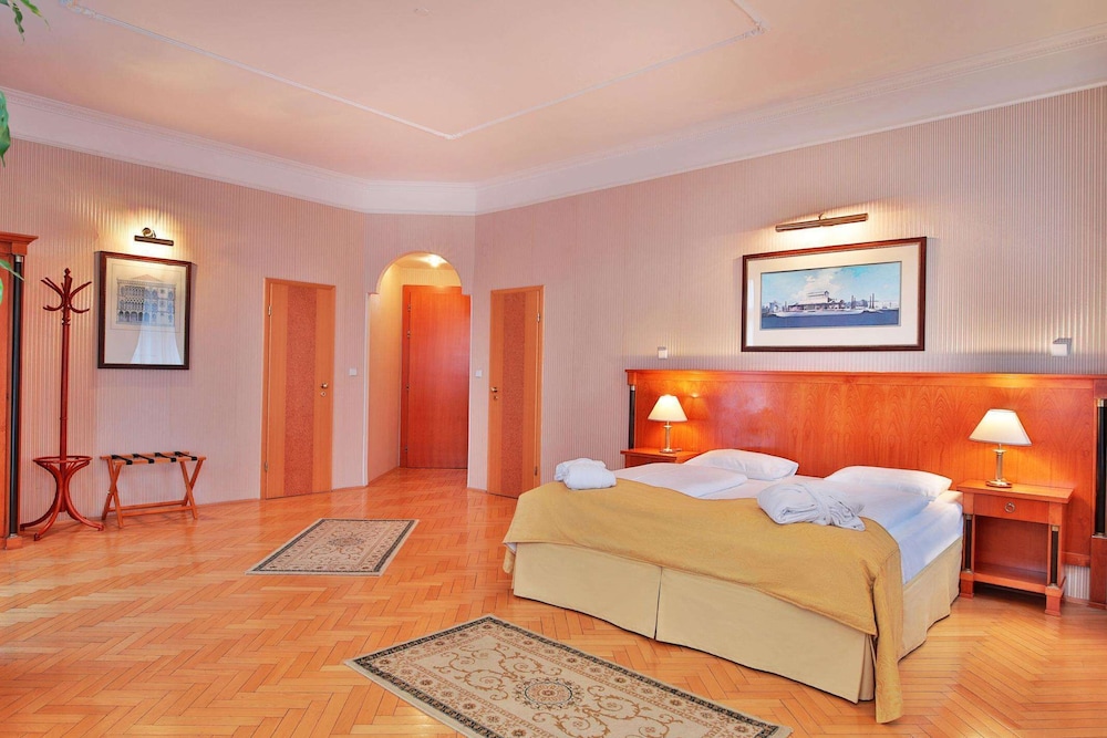 Deluxe Double Room - Photo 3