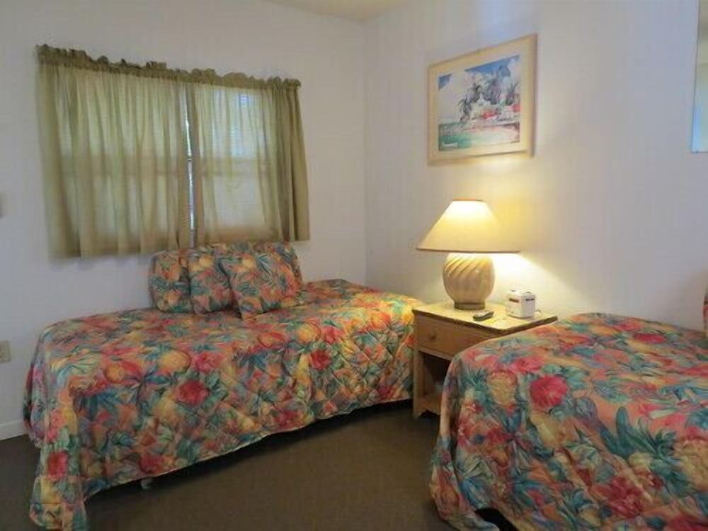 Room (4 twin beds) photo 2