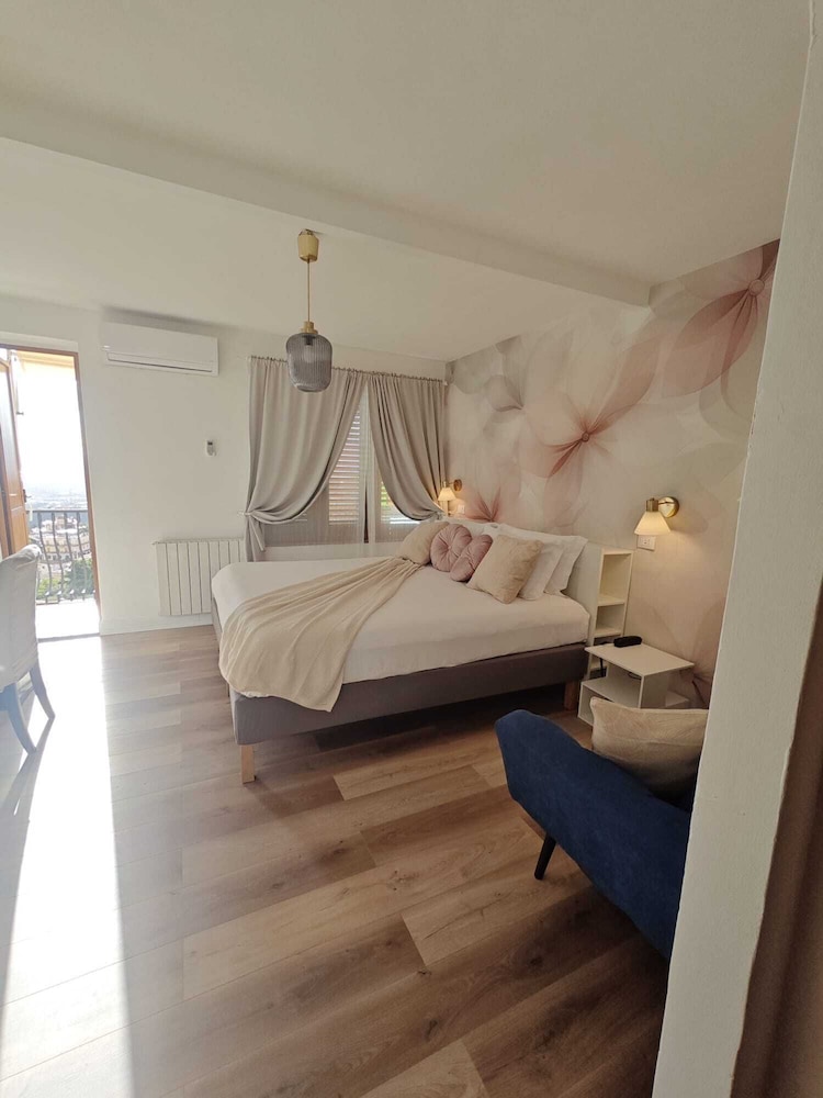 Superior Quadruple Room - Photo 1