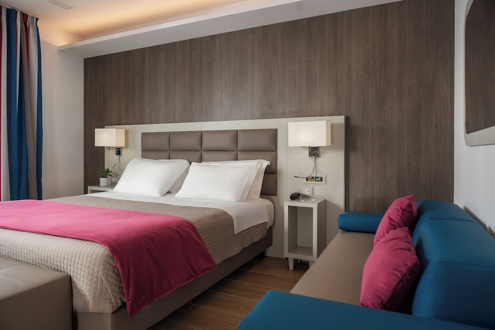 Deluxe Double or Twin Room - Photo 5