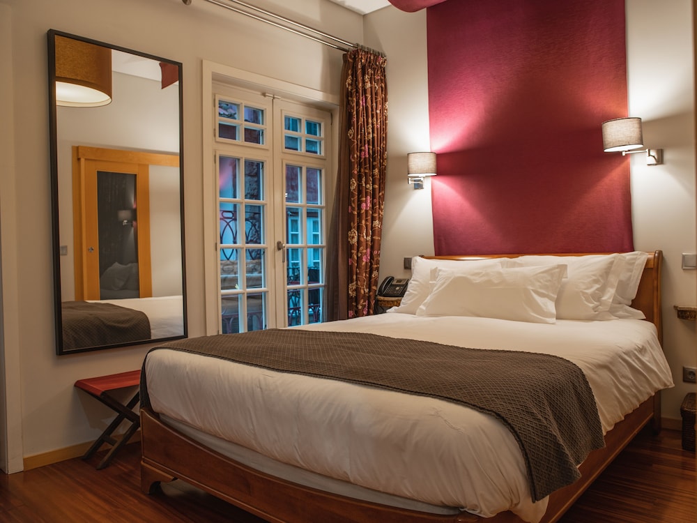 Double Room, Balcony, City View (Room 201)