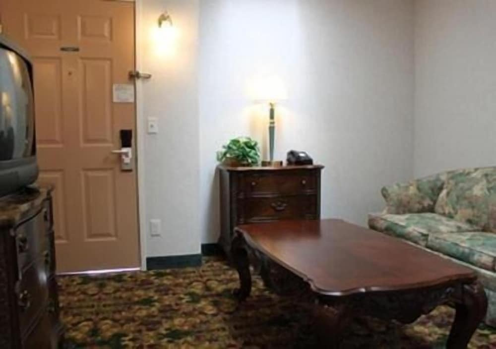 Standard Suite, 1 Bedroom, Kitchenette, Balcony photo 3
