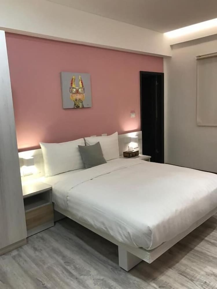 Double Room (Dark Pink) photo 2