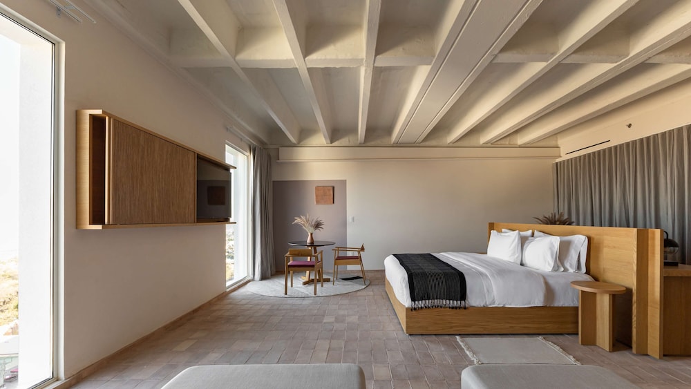 Room, 1 King Bed, City View - Photo 6