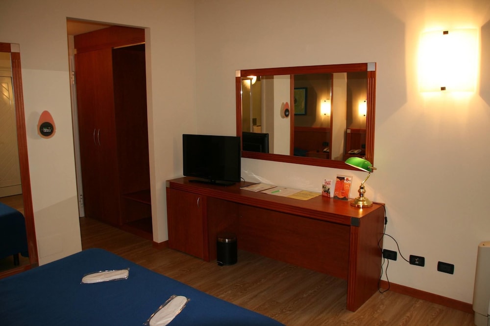 Standard Triple Room, Garden View photo 3