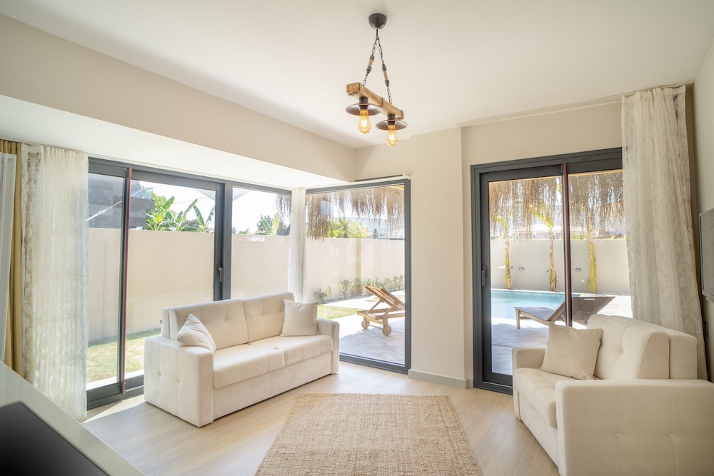 Design Suite, 1 Bedroom, Pool View photo 1