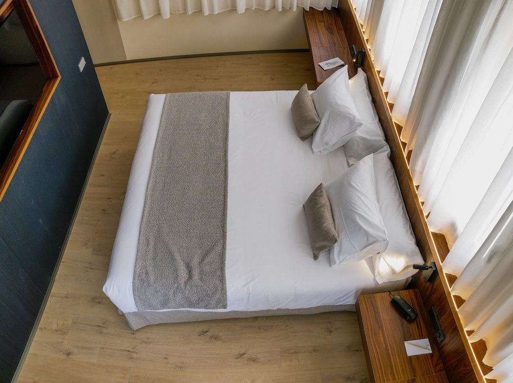 Suite - Photo 5