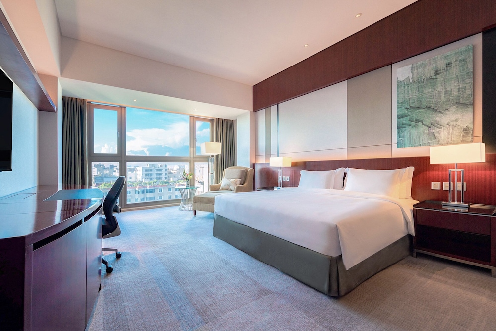 Superior King Room, Smoking (1 King Bed) - Photo 1