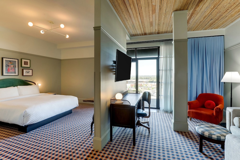 Junior Suite, 1 King Bed - Photo 1