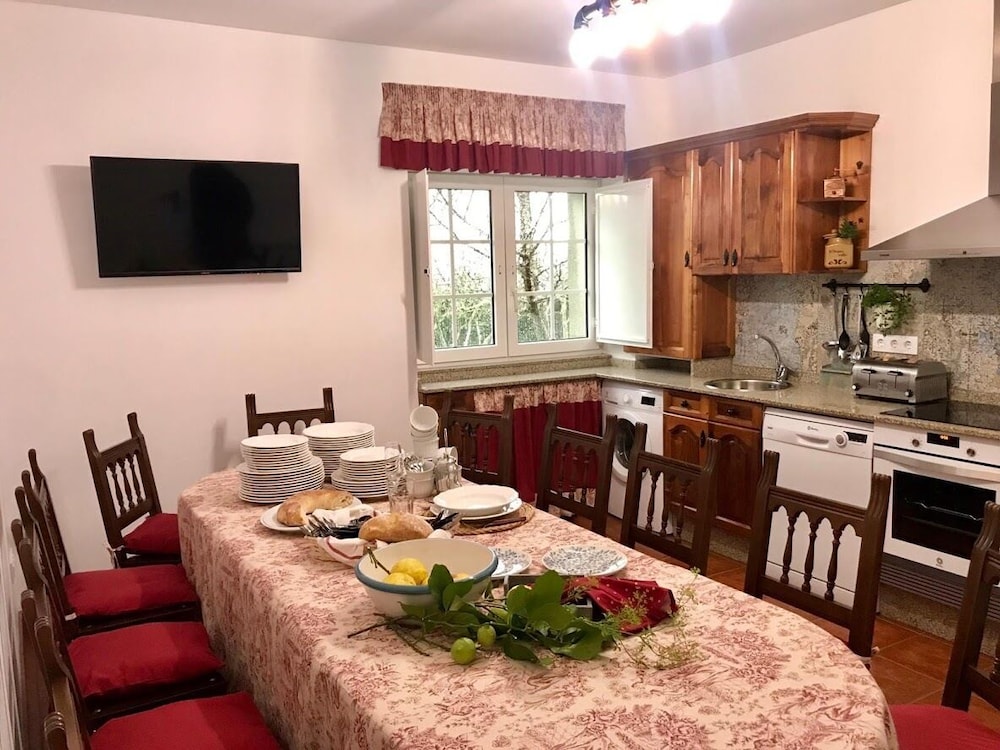Family House, Multiple Bedrooms, Kitchen, Garden Area