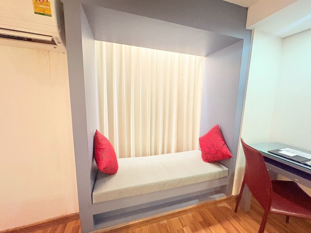 Premier Deluxe Twin Bed photo 3