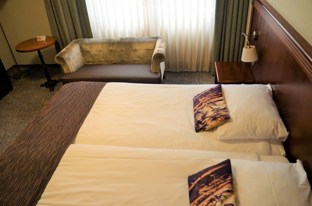 Standard Room, 2 Twin Beds, Non Smoking - Photo 5