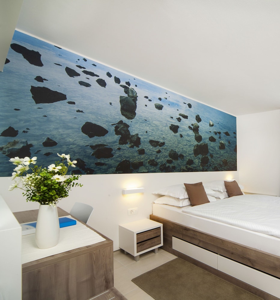 Standard Double Room, Balcony, Partial Sea View - Photo 1