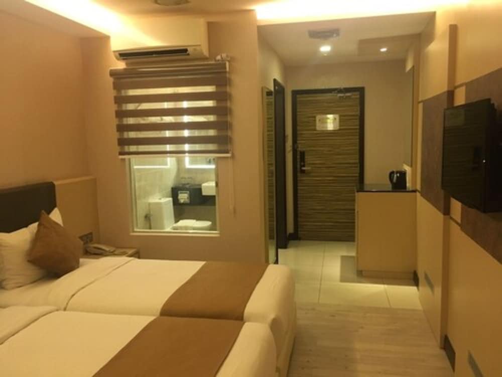 Superior Triple Room photo 3