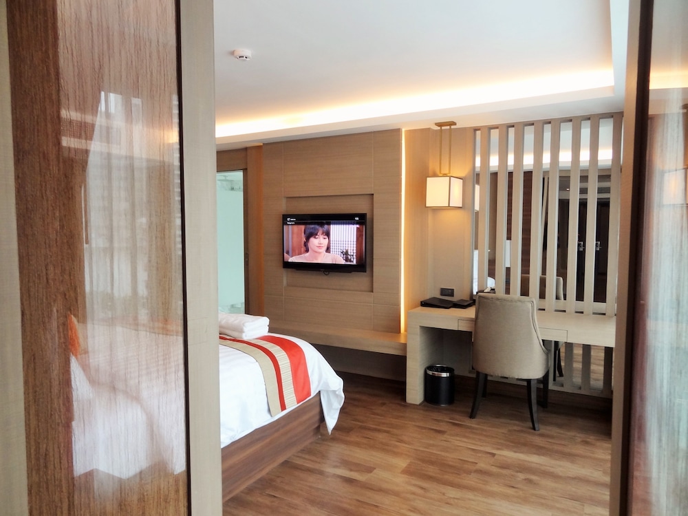 Jacuzzi Suite photo 2