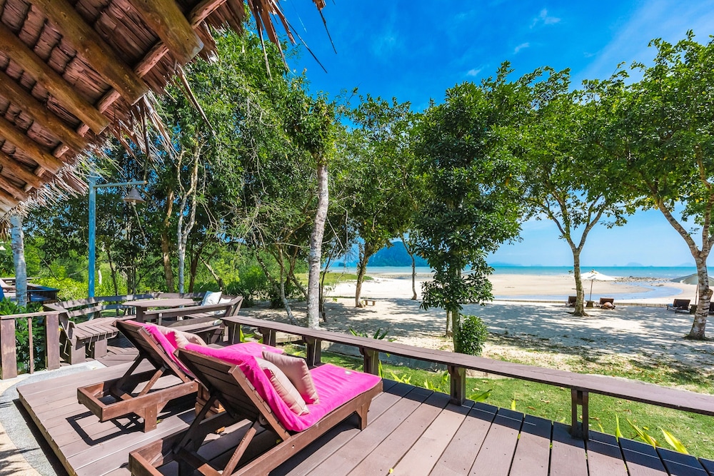 1 Bedroom Beach Front Villa - Photo 21