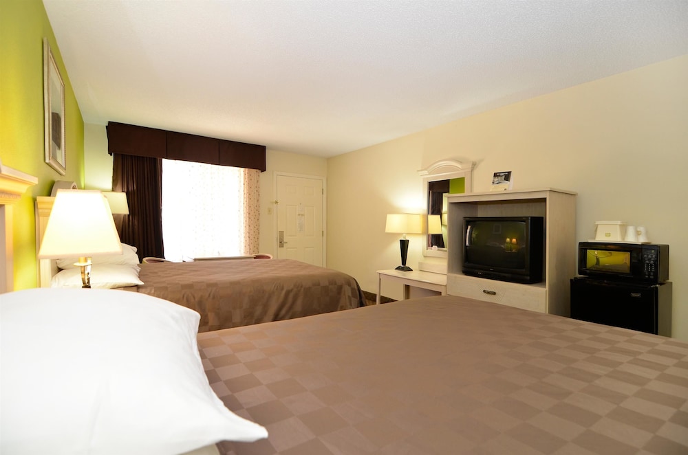 Deluxe Room, 2 Double Beds, Smoking, Refrigerator & Microwave photo 2